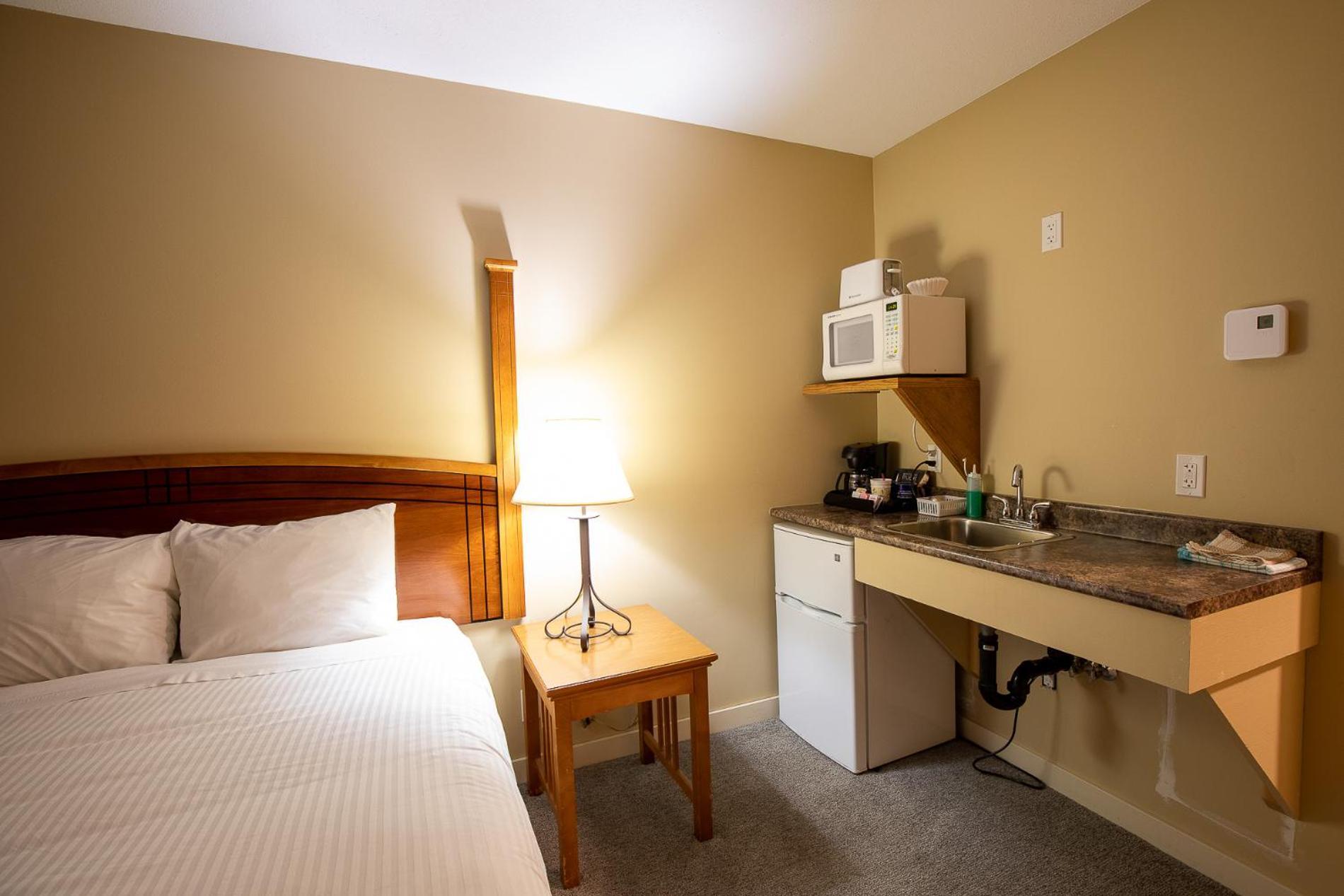 Northway Motor Inn Dease Lake Luaran gambar